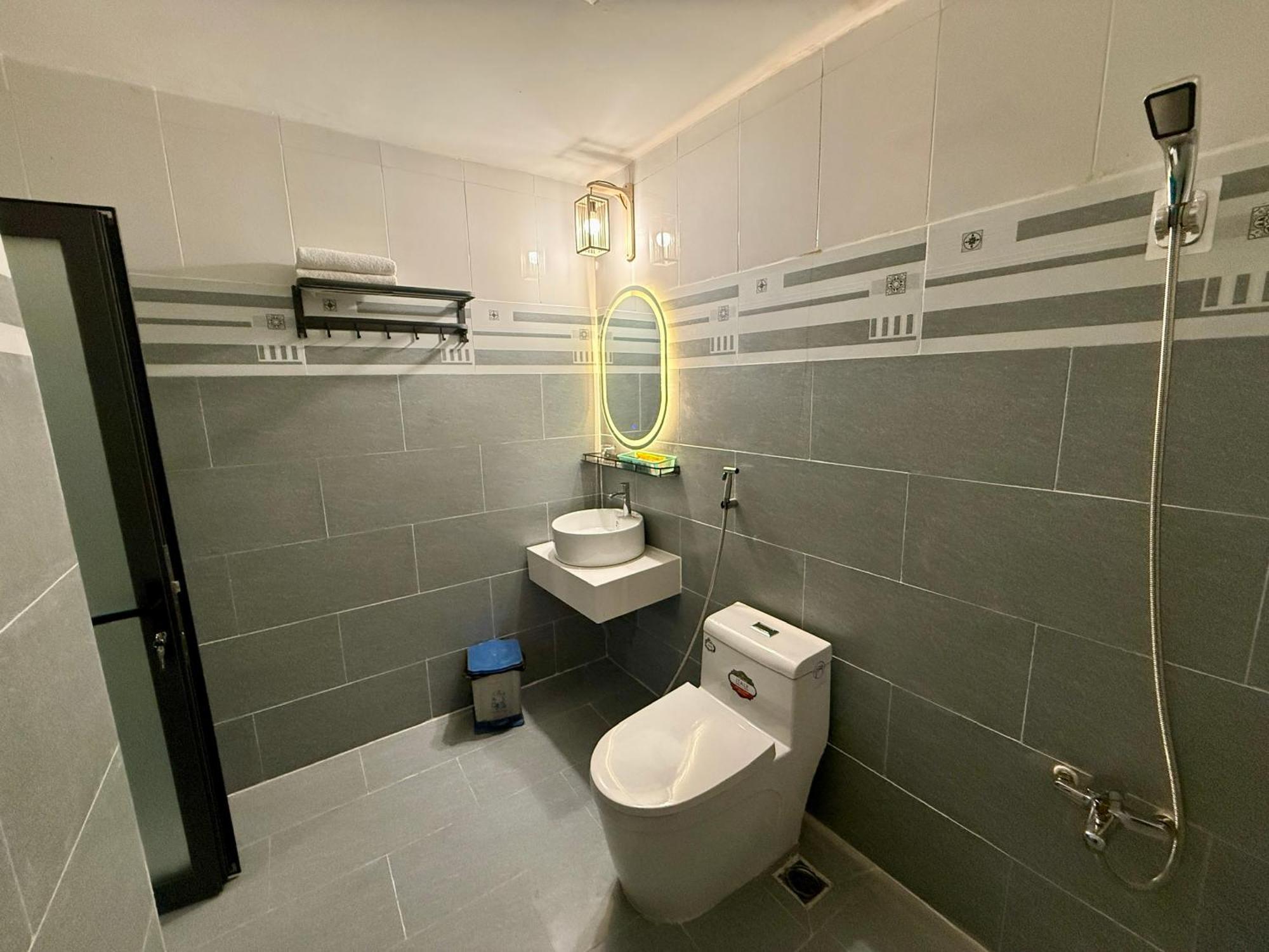 Hotel Khach San Hong Ha 2